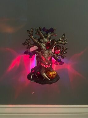 Bath & Body Works wallflower pug Spooky LED Haunted Tree Night Light